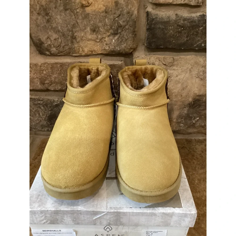 Aspen Kids Unisex‎ Low Bootie Side Trim Honey Suede Boots Size 4 Big Kid